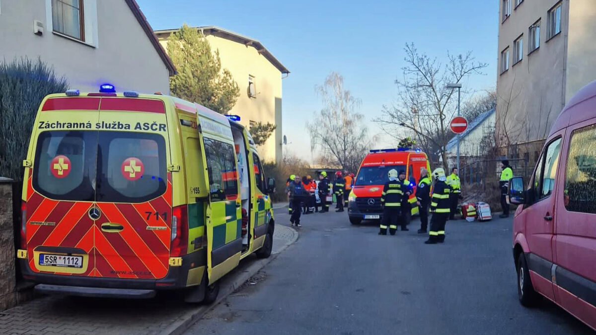 Zásah záchranářů u požáru ubytovny v Kralupech nad Vltavou. Foto: ASČR