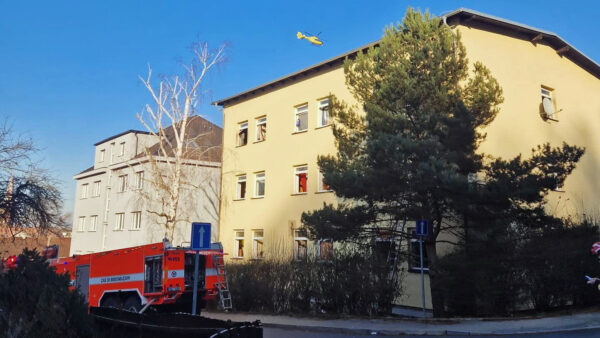 Zásah záchranářů u požáru ubytovny v Kralupech nad Vltavou. Foto: ASČR