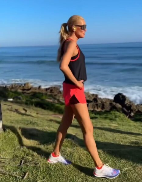 Simona Krainová druhý den po příletu vyrazila běhat na pobřeží. Foto: IG S. Krainové