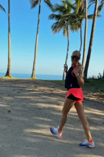 Simona Krainová druhý den po příletu vyrazila běhat na pobřeží. Foto: IG S. Krainové
