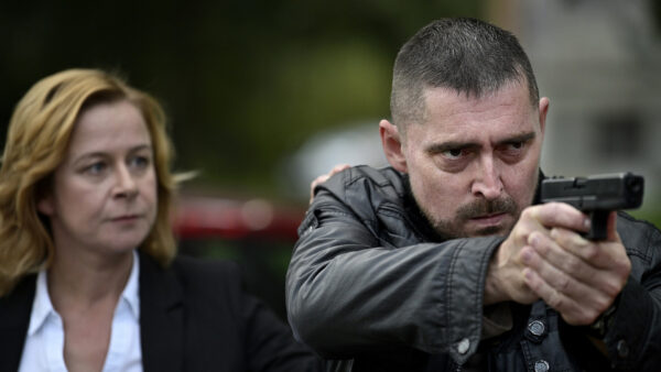 Diváci v pondělí uvidí reprízovanou první řadu seriálu Stíny v mlze. Foto: ČT