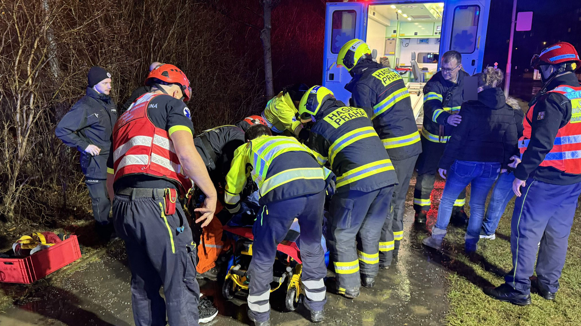 Petrovice spadl do kanálu 4