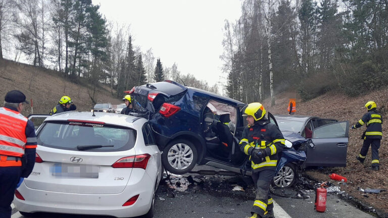 Hromadná nehoda u Bystřice na Benešovsku. Foto: HZS