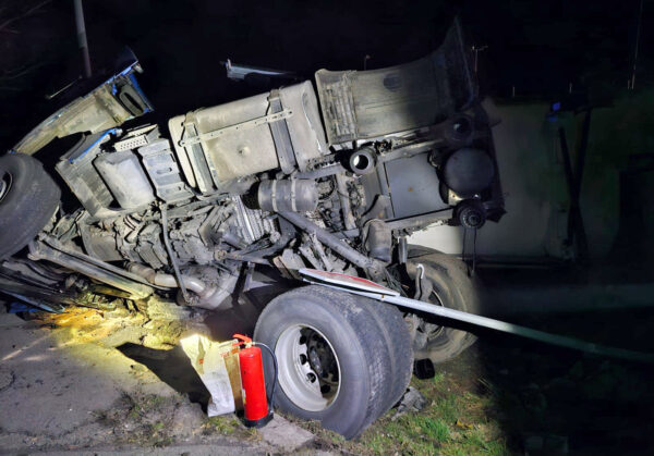 Nehoda cisterny s plynem v obci Střelecké Hoštice. Foto: HZS