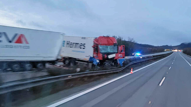 Nehoda kamionů na dálnici D5. Foto: Michaela Březinová / FB