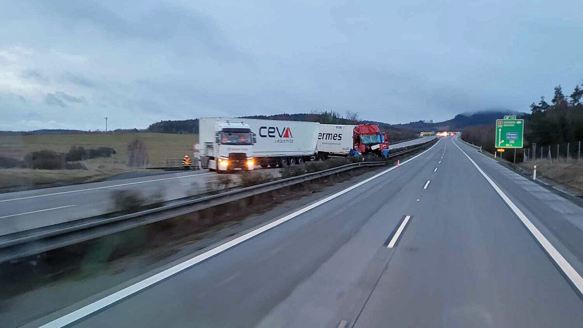 Nehoda kamionů na dálnici D5. Foto: Michaela Březinová / FB