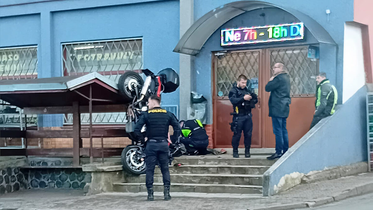 Nehoda motorkáře v Horní Polici. Foto: FB/Martin Veverka