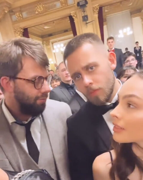 Cyril Navrátil, jeho bratr Vincent a partnerka Bea.