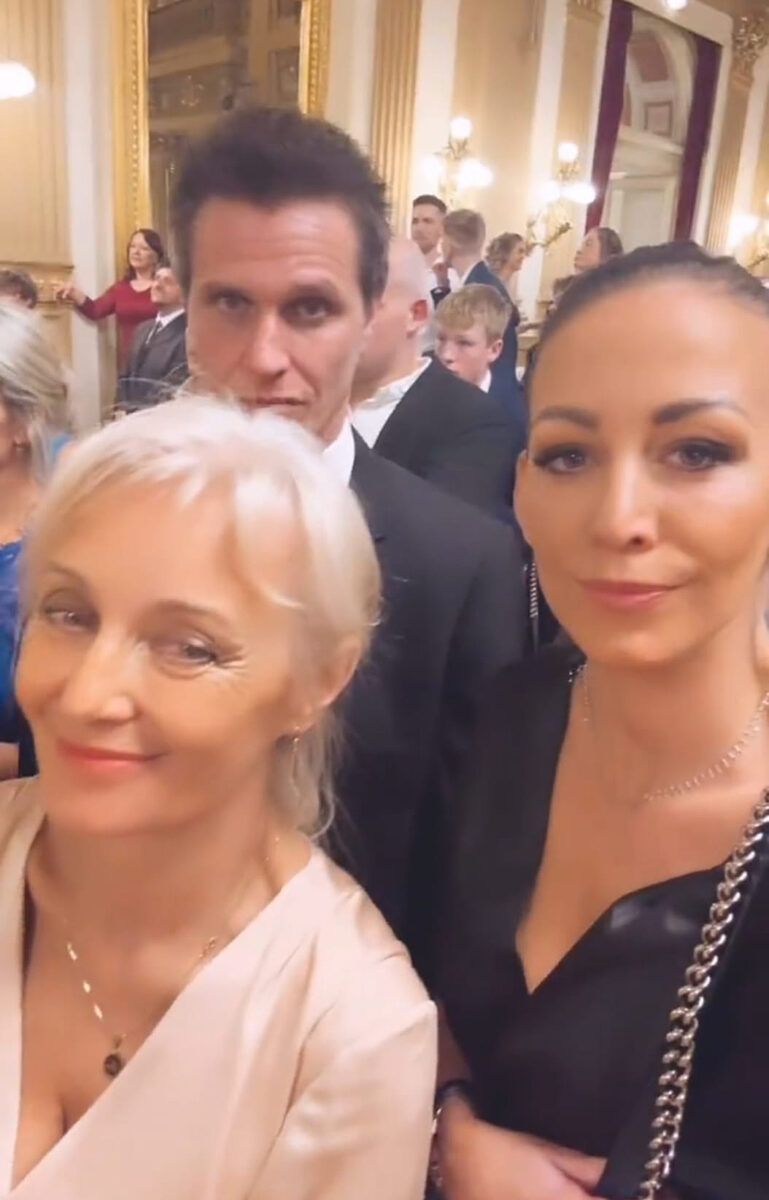 Veronika Žilková, Miroslav Dopita a Agáta Hanychová na plese.