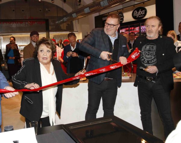 Jiřina Bohdalová přijela otevřít Slovenské bistro U Býka v Praze. Foto: Nextfoto