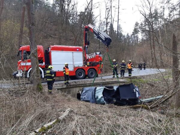 Vážná nehoda v Zadní Kopanině. Foto: HZS