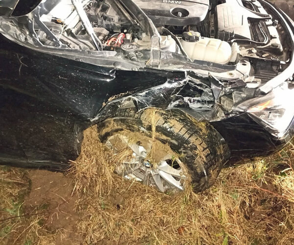 Nehoda BMW ve Valašském Meziříčí. Foto: HZS