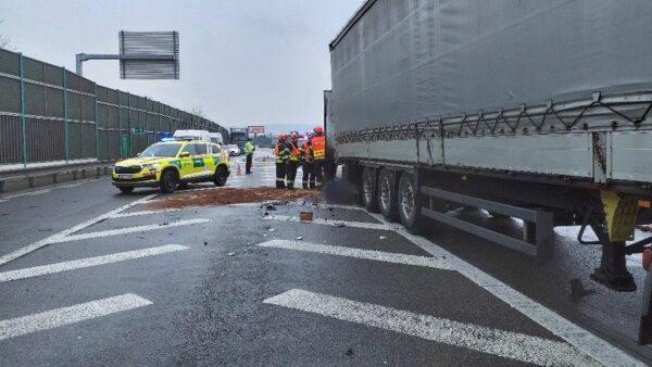 Tragická nehoda dvou nákladních vozů na 187. kilometru dálnice D1. Foto: HZS