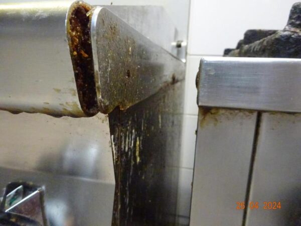 Nepořádek, který našla inspekce v pizzerii Maškovka. Foto: SZPI
