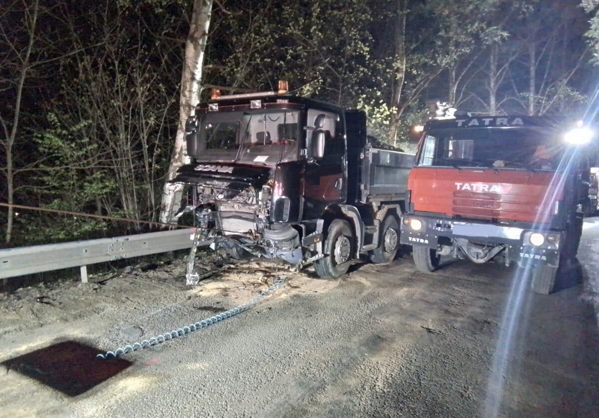Odklízení nehody na silnici od Lanšperka na Dolní Dobrouč trvalo 5 hodin. Foto: HZS
