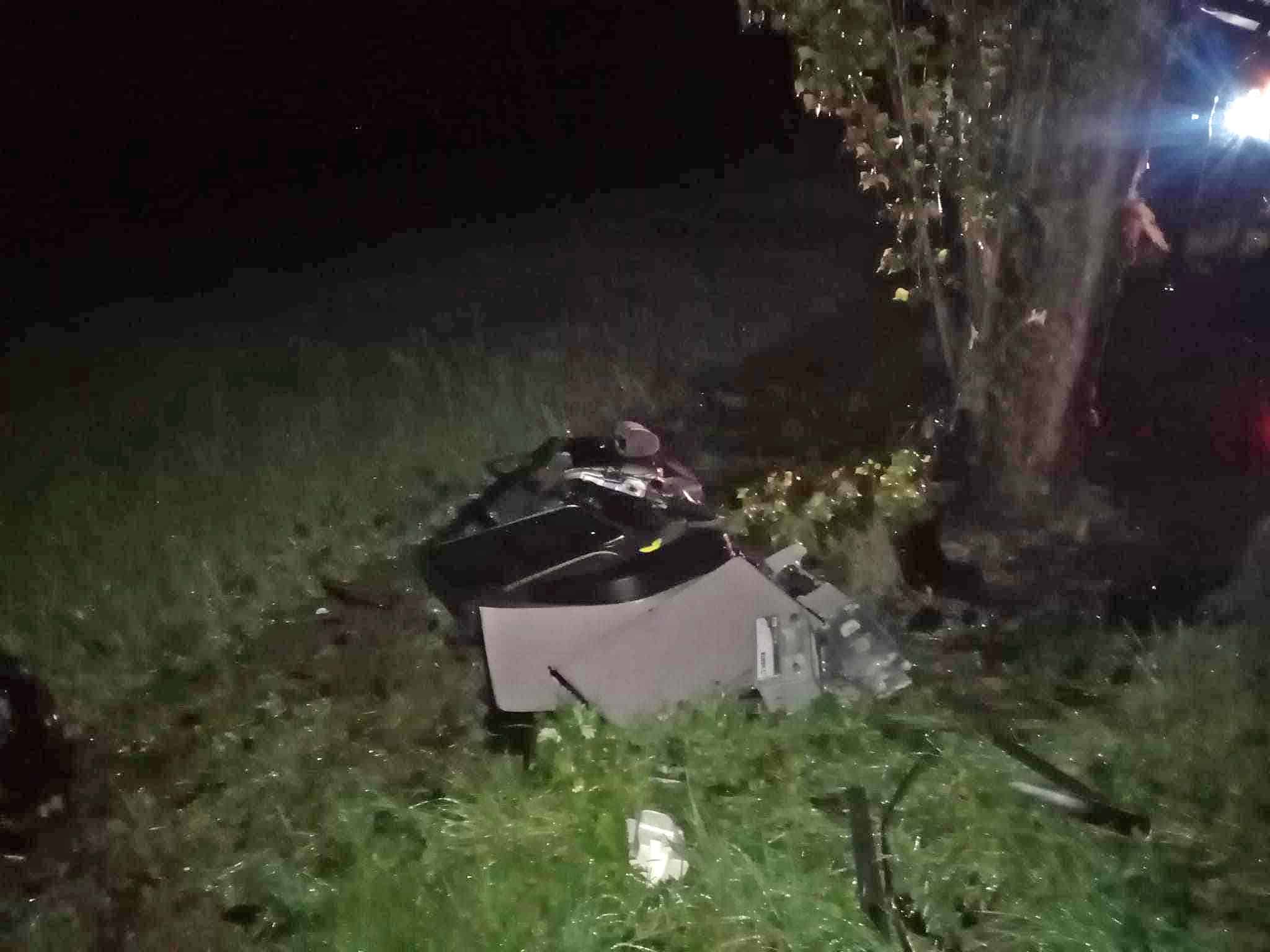 Tragická nehoda mladého řidiče u Cohustníkova Hradiště. Foto: FB/Bouračky kolem Miletína