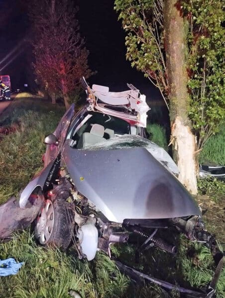 Tragická nehoda mladého řidiče u Cohustníkova Hradiště. Foto: FB/Bouračky kolem Miletína