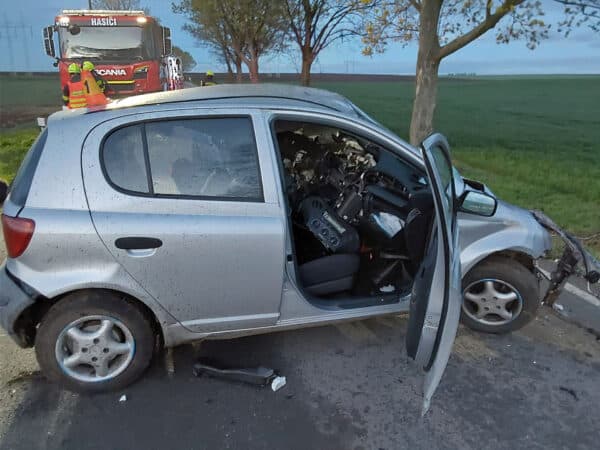 Nehoda vozu nedaleko Olšan u Prostějova. Foto: HZS Olomouc
