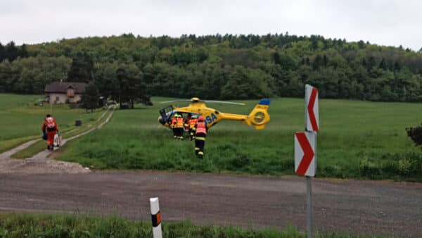 Záchranáři na místě ošetřili čtyři zraněné. Foto: HZS