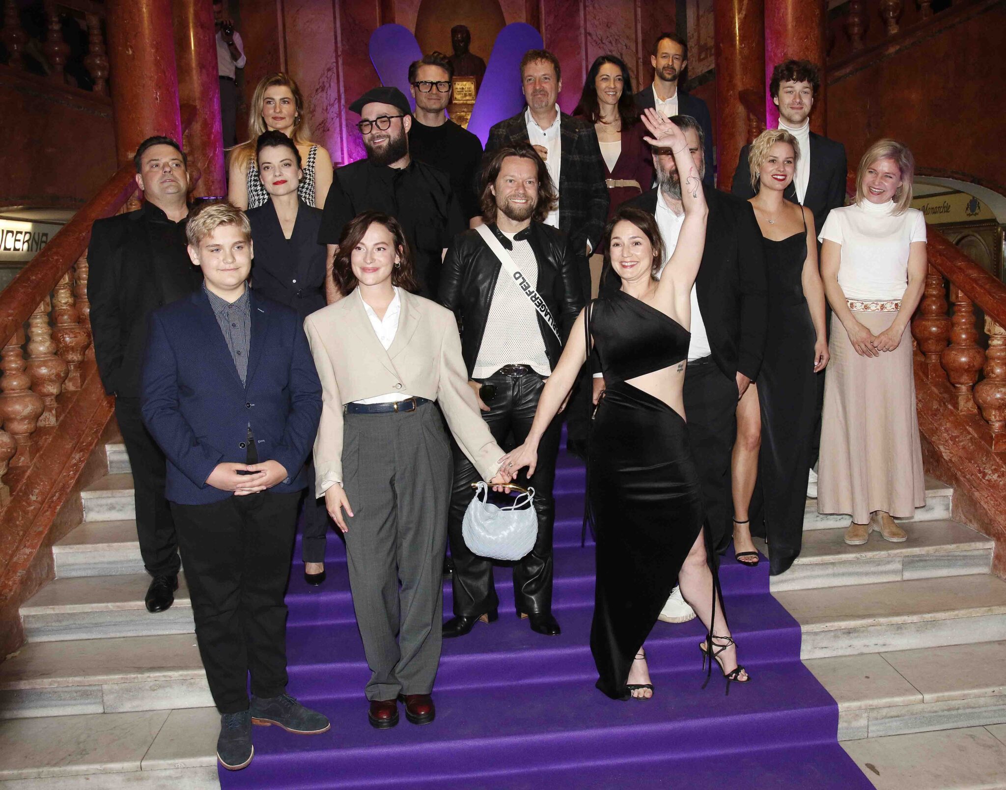 Herci z třetí řady seriálu Iveta na slavnostní premiéře. Foto: Nextfoto