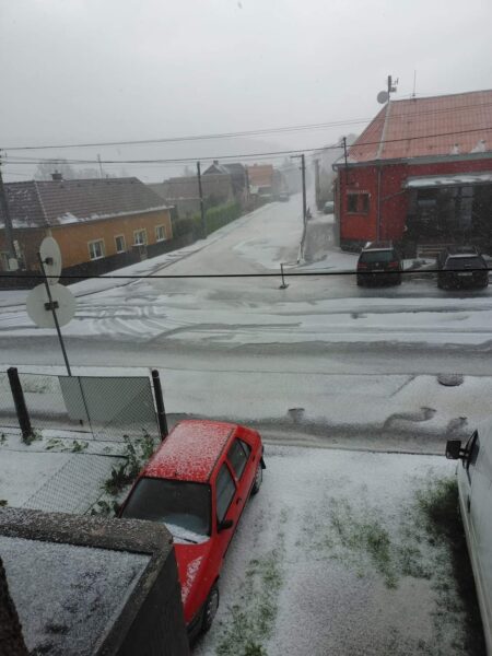 Kroupy zasypaly Rokycansko. Foto: město Zbiroh