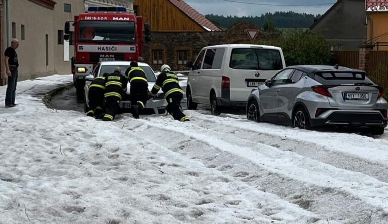 Kroupy zasypaly Rokycansko. Foto: město Zbiroh