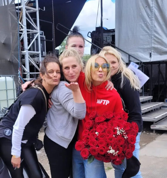 Tereza Pergnerová moderuje 90s Explosion festival. Foto: IG