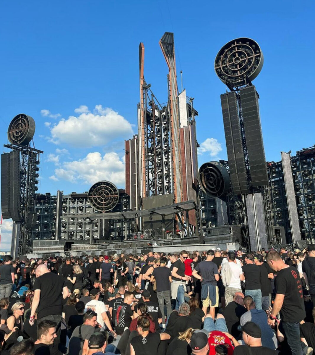 Pohled na stage koncertů kapely Rammstein. Foto: FB/Rammstein