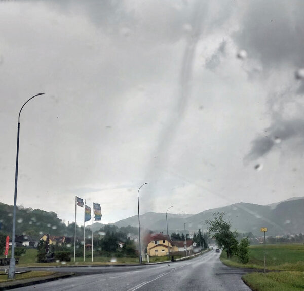 Ve Valtířově na Ústecku se vyskytlo tornádo. Foto: Raduš Fabiánová
