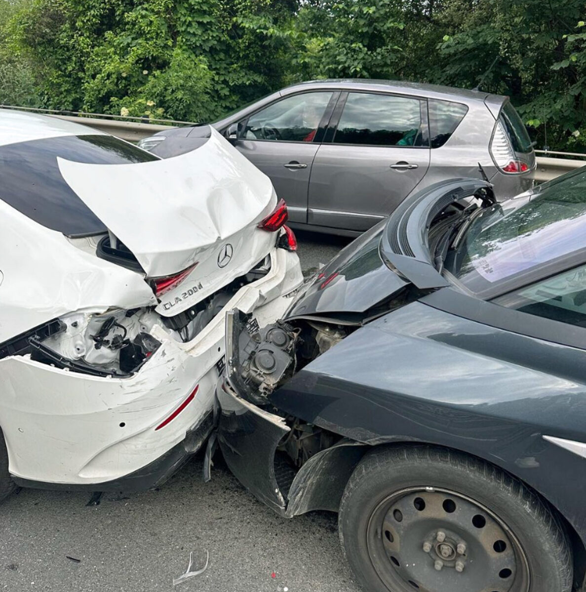 Jan Bendig měl nehodu. Do jeho mercedesu vrazila řidička renaultu. Foto: IG