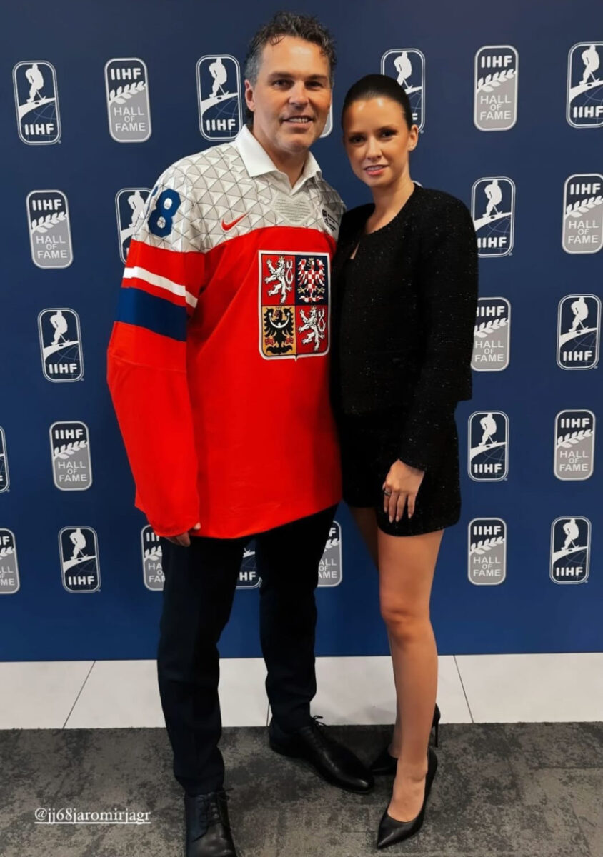 Jaromír Jágr s partnerkou Dominikou Branišovou na finále MS v hokeji. Zdroj: IG