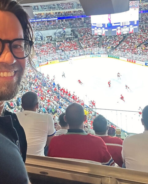 Richard Krajčo fandí na finále MS v hokeji. Zdroj: IG