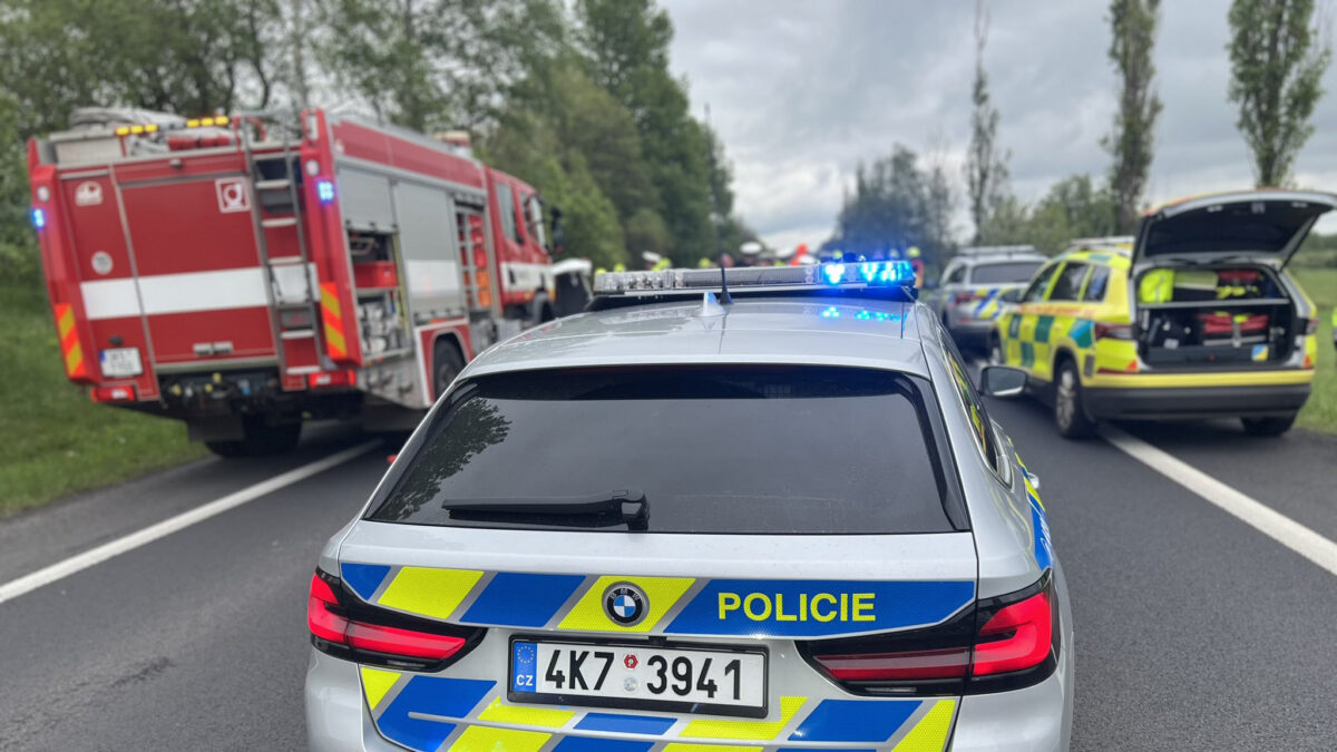 Nehoda u obce Andělská Hora má tragické následky. Foto: PČR