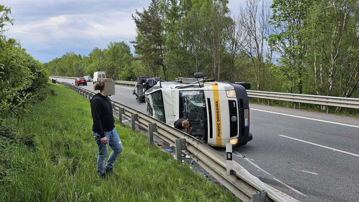 Nehoda odtahovky na silnici 35 u Liberce. Foto: FB/Jan Mejsnar