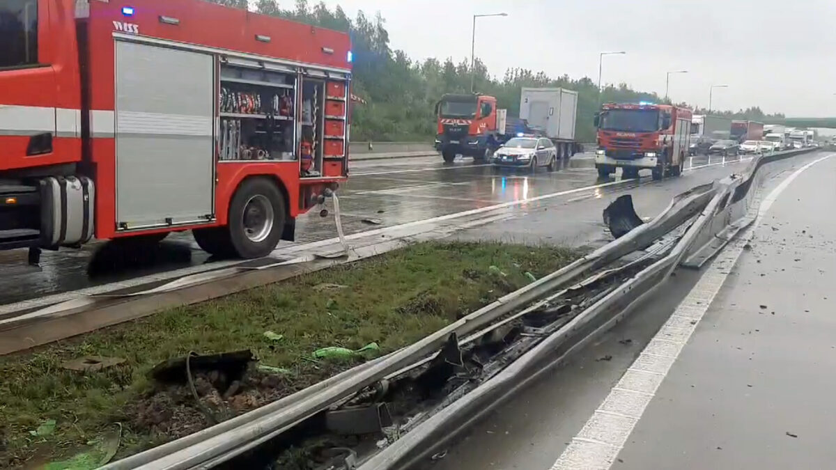 Nehoda na Pražském okruhu. Převrátil se tam kamion. Foto: PČR