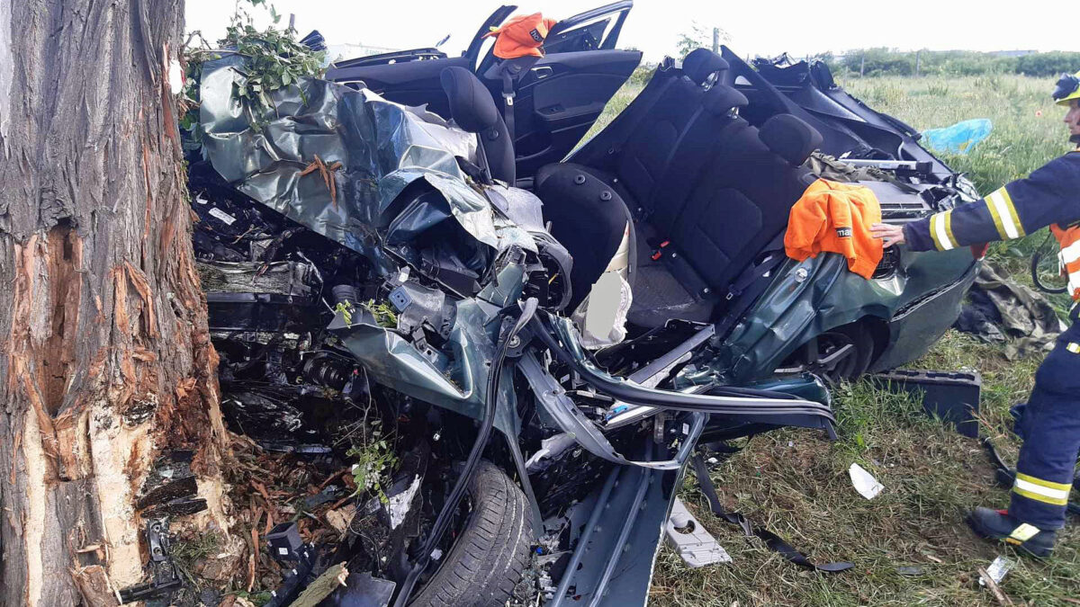 Tragická nehoda u obce Staňkovice na Žatecku. Foto: HZS