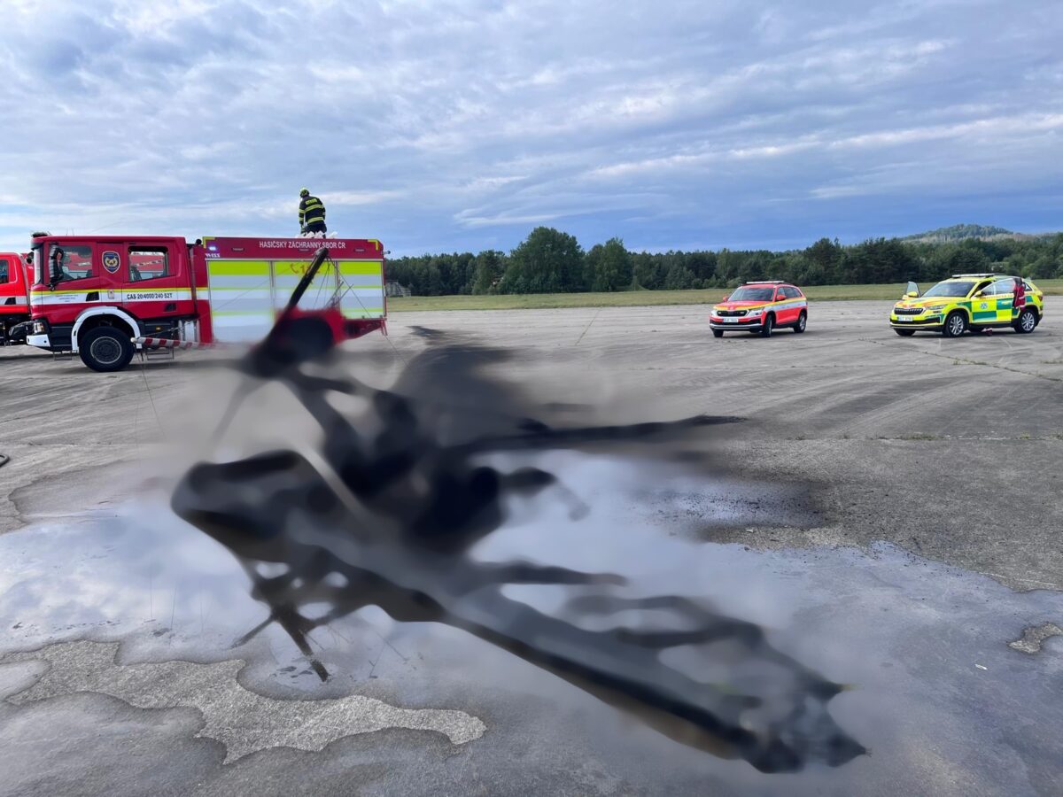 Nehoda rogala na letišti Hradčany v Ralsku. Zdroj: HZS