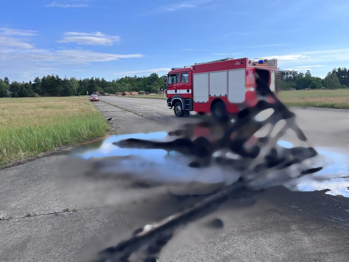 Nehoda rogala na letišti Hradčany v Ralsku. Zdroj: HZS