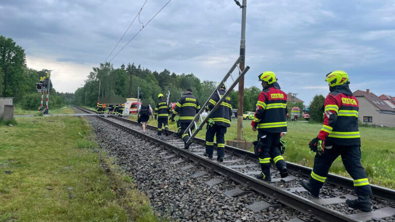 Tragická nehoda se stala na přejezdu v Čermné na d Orlicí. Zdroj: HZS