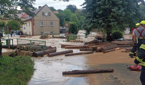 Blesková povodeň v obci Štěnovice na Plzeňsku. Foto: Krimi-Plzeň