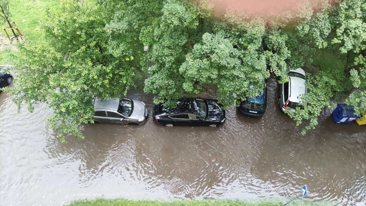 Přívalový déšť zaplavil ulice Mladé Boleslavi. Foto: Silvia Matesová