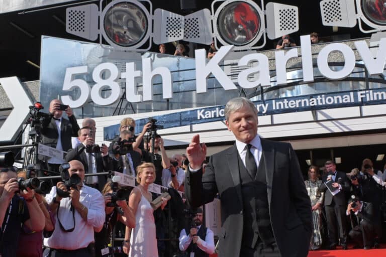 Herec Viggo Mortensen v Karlových Varech převzal Křišťálový globus. Foto: FSF Karlovy Vary