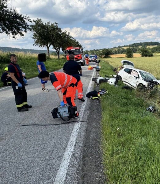 Tragická nehoda u Bavorova. Zemřeli dva motorkáři. Foto: ZZS