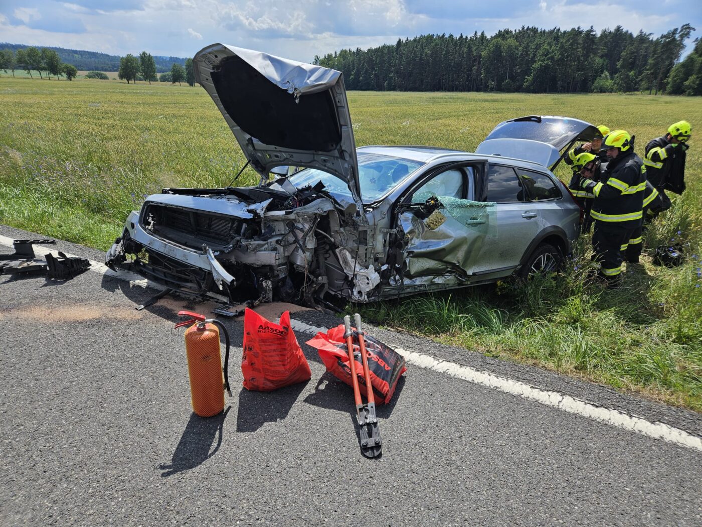 Vážná nedělní nehoda dvou aut u Dražíče. Foto: HZS