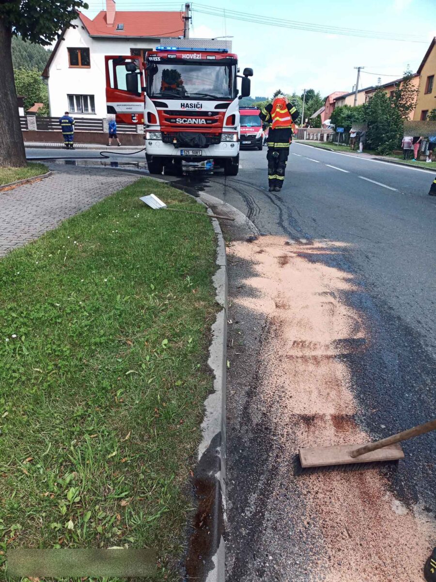 U nehody v Janové u Vestína zasahovali hasiči. Foto: HZS