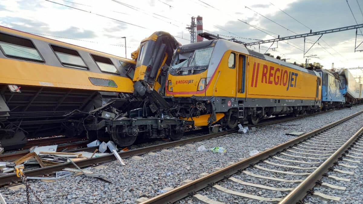 Následky tragické nehody vlaků v Pardubicích. Foto: DI