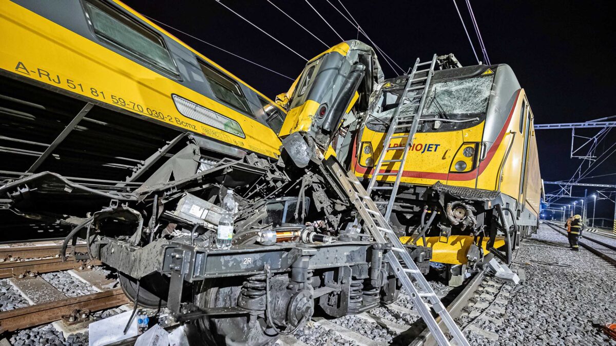 Tragická nehoda vlaku v Pardubicích. Foto: Michal Fanta, HZS