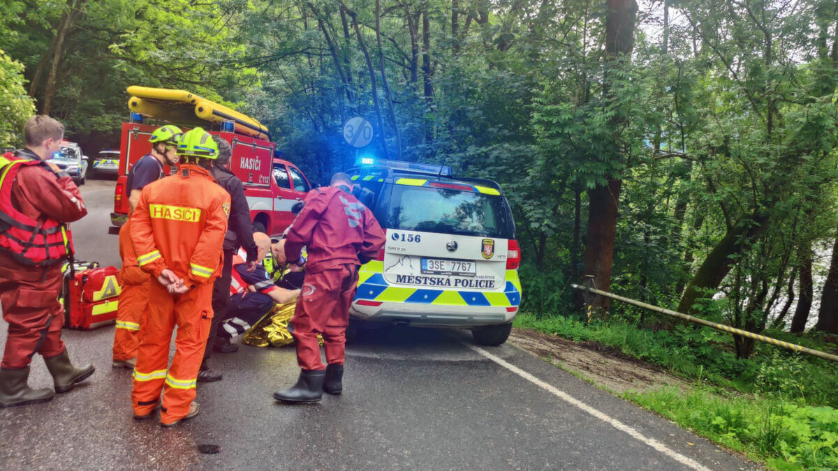 Zásah záchranářů u Hlásné Třebáně na Berouce. Foto: Trans Hospital Plus