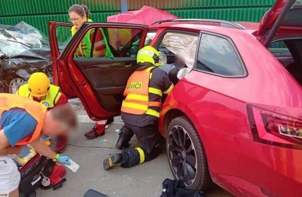 Vážná nehoda v Hrádku na Frýdecko-Místecku. Foto: HZS