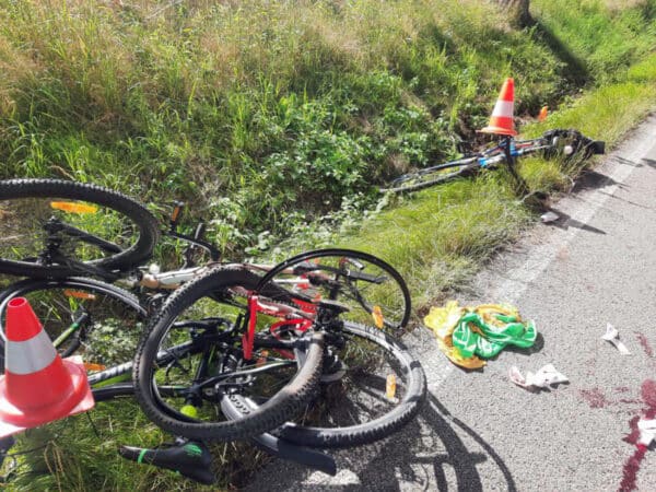 U obce Katovice srazilo auto cyklisty. Foto: PČR